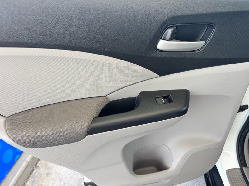 Honda CR-V LX 2WD AT w/ Front Side Airbags 2012