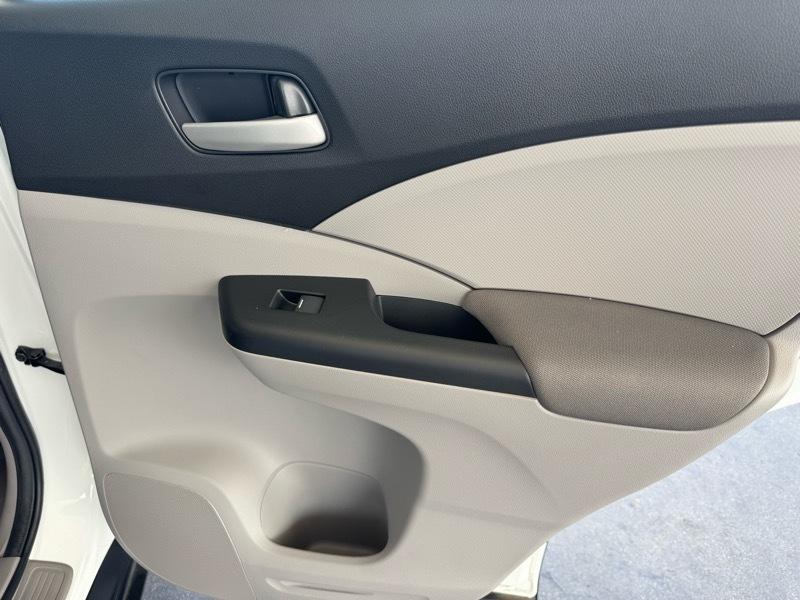 Honda CR-V LX 2WD AT w/ Front Side Airbags 2012