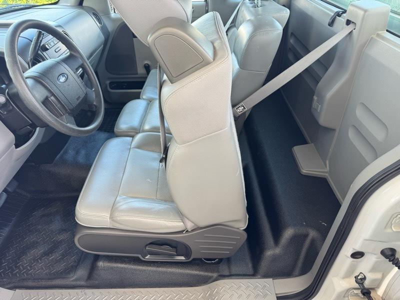 Ford F-150 2WD SuperCab 145" XL 2005