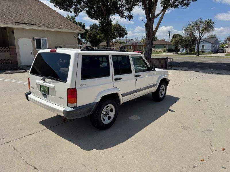 Jeep Cherokee Sport 4-Door 4WD 2001