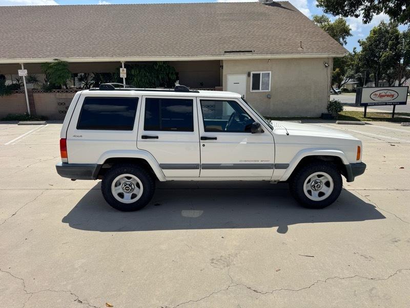 Jeep Cherokee Sport 4-Door 4WD 2001