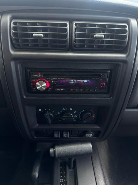 Jeep Cherokee Sport 4-Door 4WD 2001