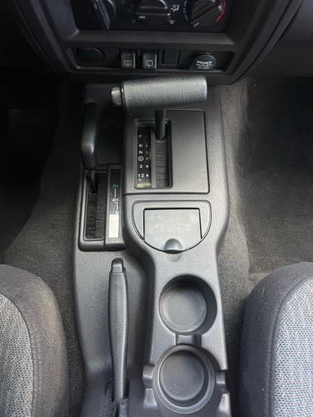 Jeep Cherokee Sport 4-Door 4WD 2001