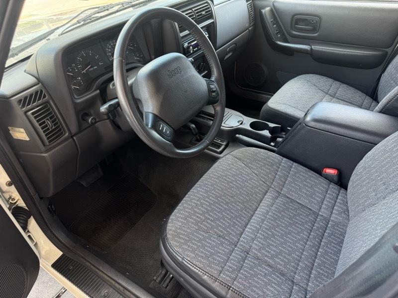 Jeep Cherokee Sport 4-Door 4WD 2001