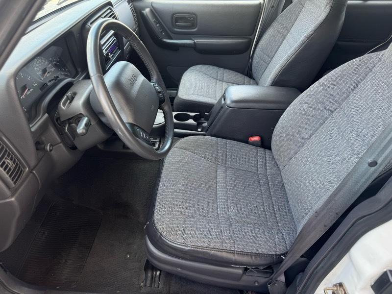 Jeep Cherokee Sport 4-Door 4WD 2001