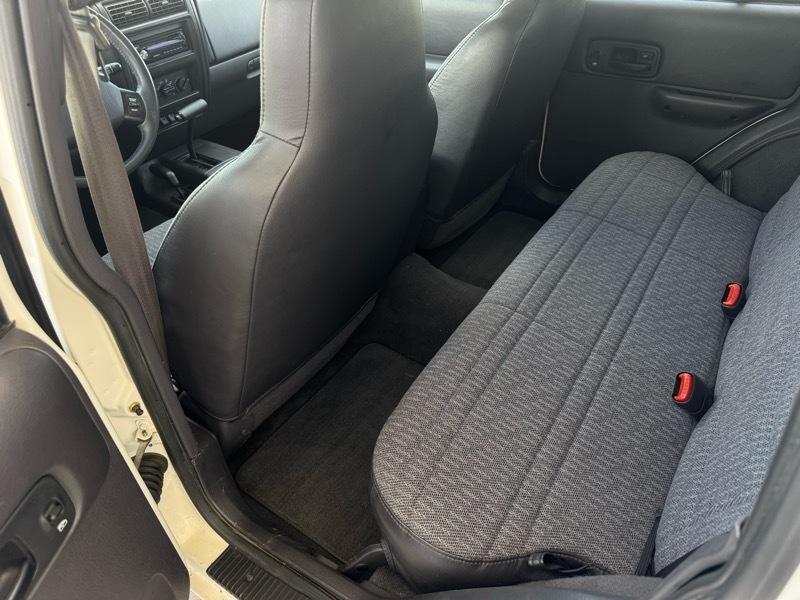 Jeep Cherokee Sport 4-Door 4WD 2001