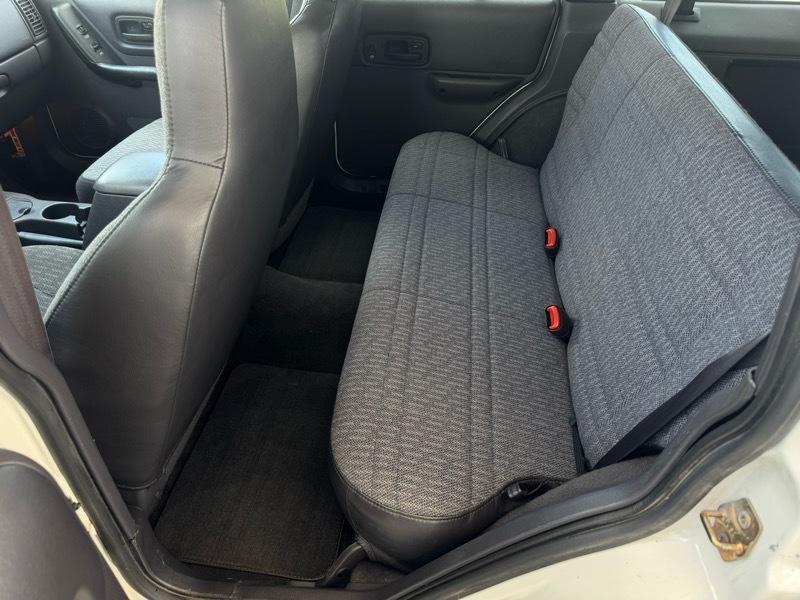 Jeep Cherokee Sport 4-Door 4WD 2001