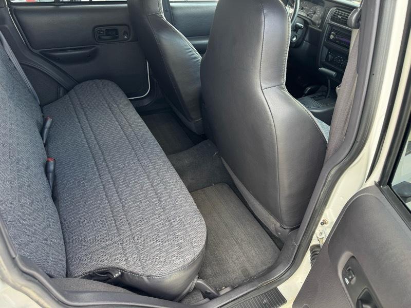 Jeep Cherokee Sport 4-Door 4WD 2001