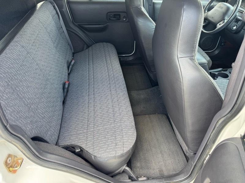 Jeep Cherokee Sport 4-Door 4WD 2001