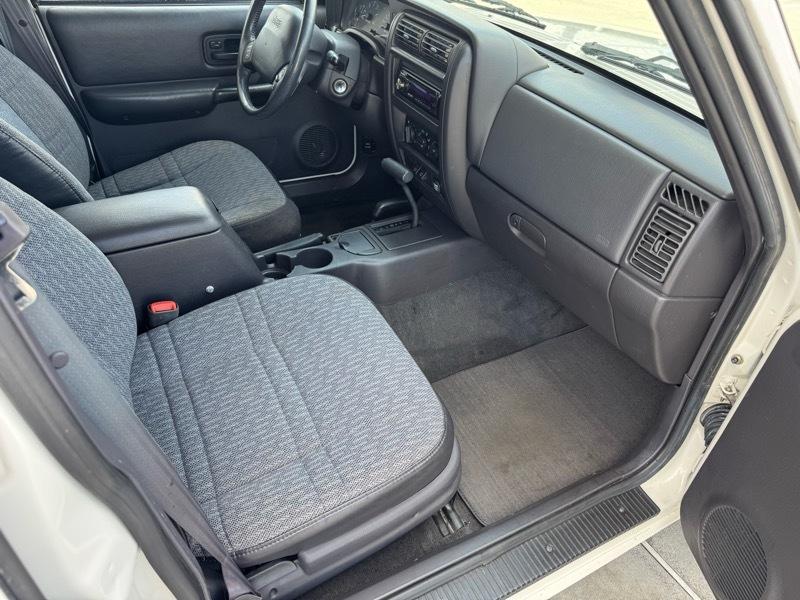 Jeep Cherokee Sport 4-Door 4WD 2001