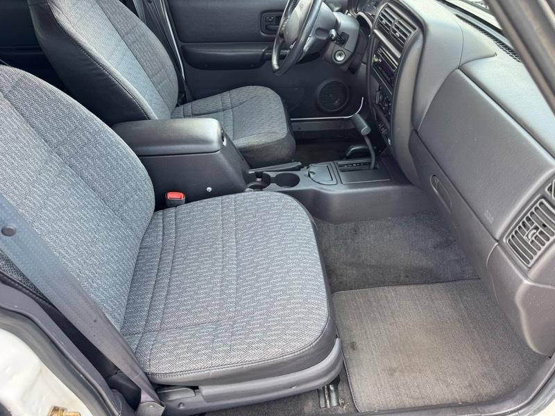 Jeep Cherokee Sport 4-Door 4WD 2001