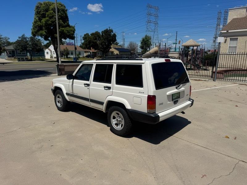 Jeep Cherokee Sport 4-Door 4WD 2001