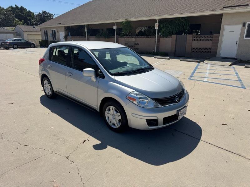 Nissan Versa 1.8 SL Hatchback 2011
