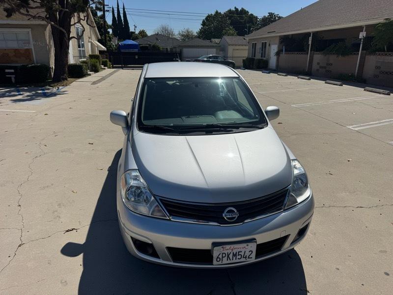 Nissan Versa 1.8 SL Hatchback 2011