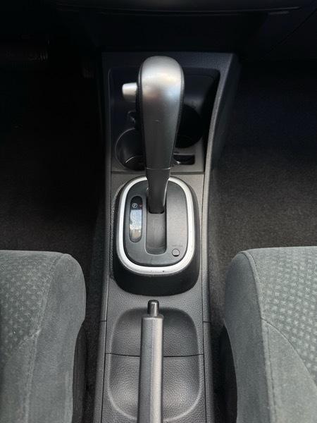 Nissan Versa 1.8 SL Hatchback 2011