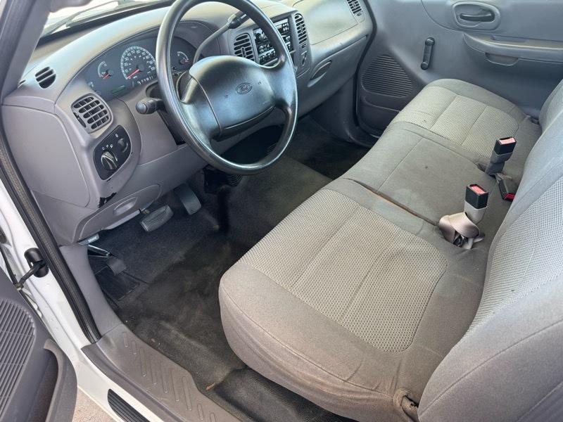 Ford F-150 2WD Reg Cab 141" XL 2001
