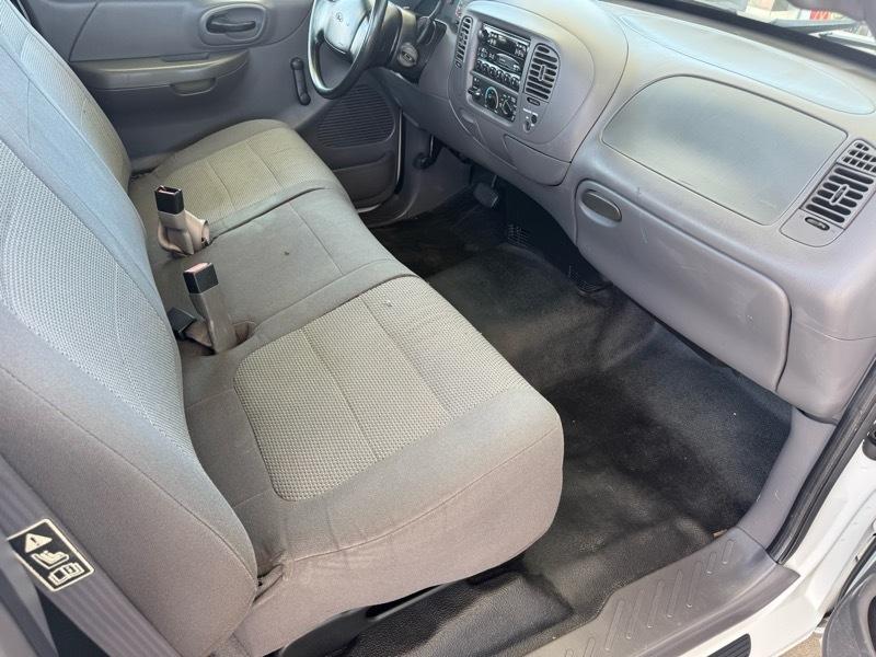 Ford F-150 2WD Reg Cab 141" XL 2001