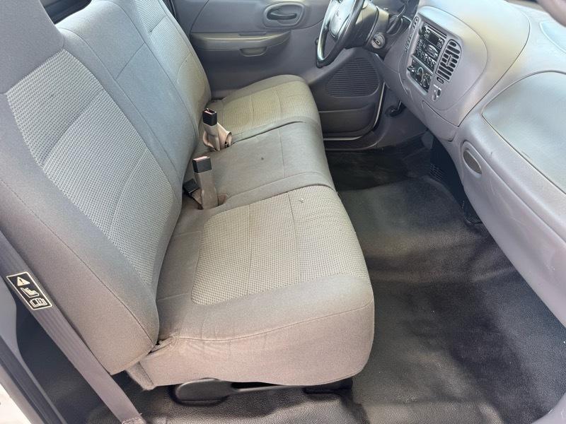 Ford F-150 2WD Reg Cab 141" XL 2001