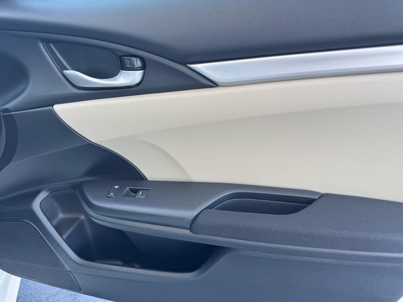 Honda Civic 4dr Sdn LX Auto 2017