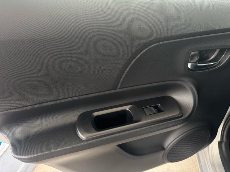 Toyota Prius c Two 2015