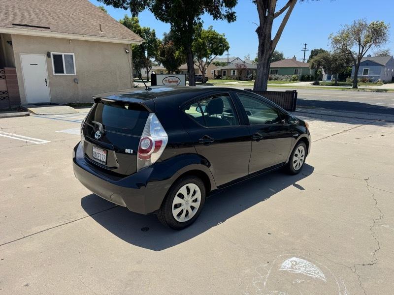 Toyota Prius c Two 2014