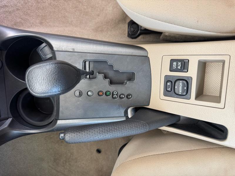 Toyota RAV4 Base I4 2WD 2012