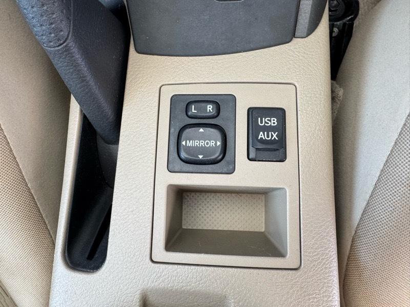 Toyota RAV4 Base I4 2WD 2012