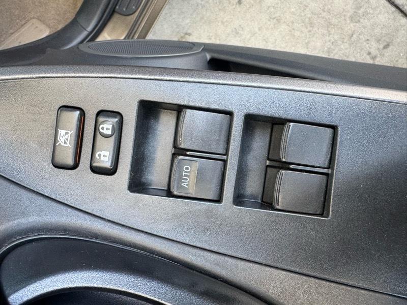 Toyota RAV4 Base I4 2WD 2012