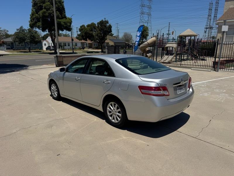 Toyota Camry XLE Auto (Natl) 2011
