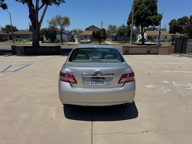 Toyota Camry XLE Auto (Natl) 2011