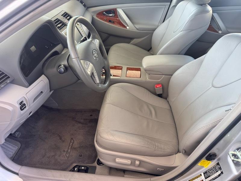 Toyota Camry XLE Auto (Natl) 2011