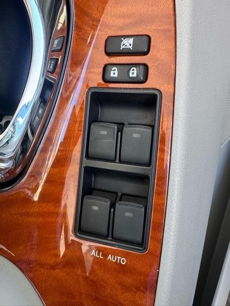 Toyota Camry XLE Auto (Natl) 2011