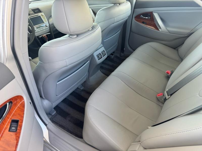 Toyota Camry XLE Auto (Natl) 2011