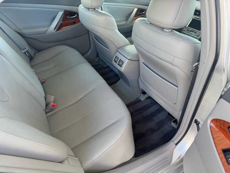 Toyota Camry XLE Auto (Natl) 2011