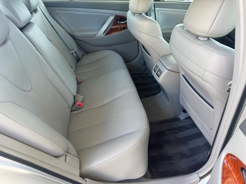 Toyota Camry XLE Auto (Natl) 2011