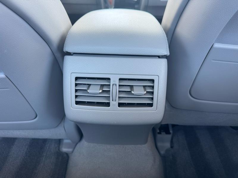 Toyota Camry XLE Auto (Natl) 2011