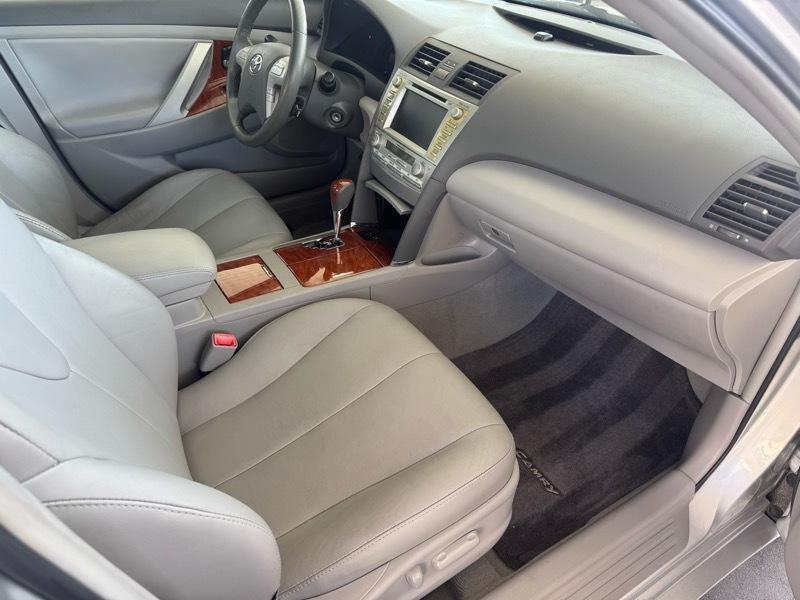 Toyota Camry XLE Auto (Natl) 2011