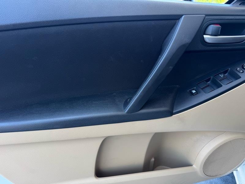 Mazda MAZDA3 i Touring 4-door 2010
