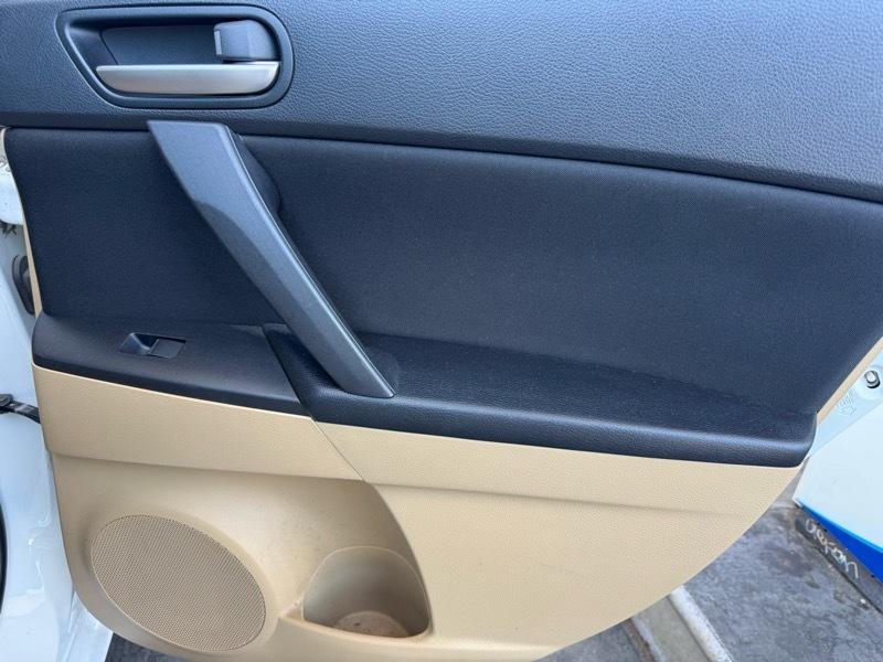Mazda MAZDA3 i Touring 4-door 2010