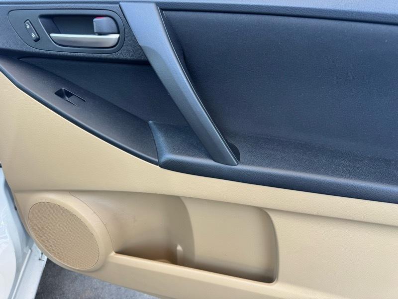 Mazda MAZDA3 i Touring 4-door 2010