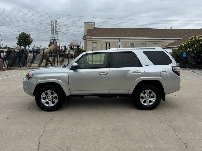 Toyota 4Runner SR5 V6 2WD 2017