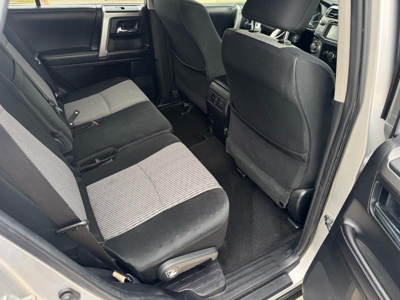 Toyota 4Runner SR5 V6 2WD 2017