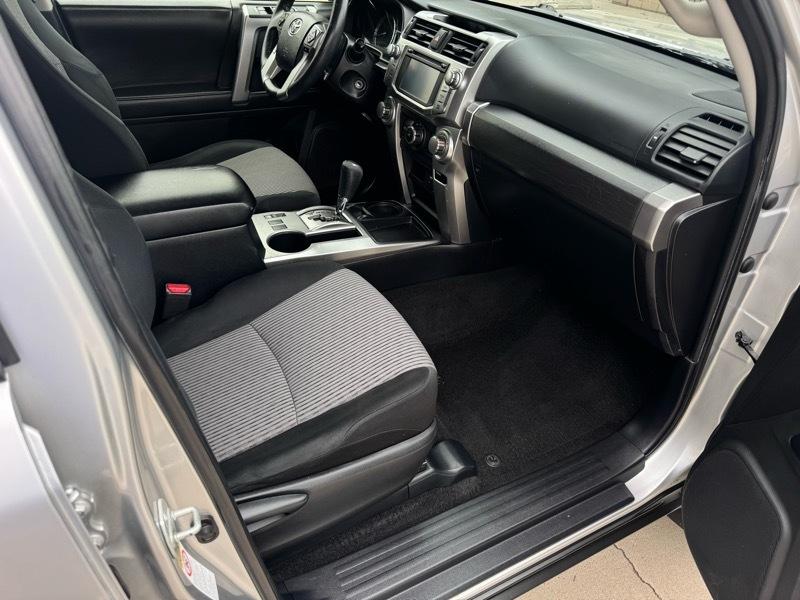 Toyota 4Runner SR5 V6 2WD 2017