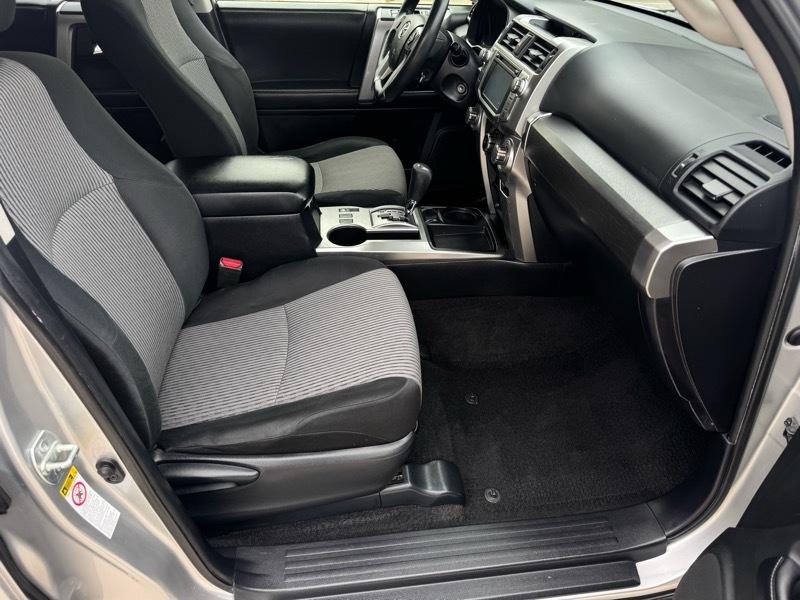 Toyota 4Runner SR5 V6 2WD 2017