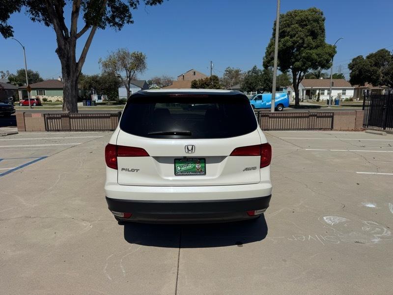 Honda Pilot LX 4D SUV 4WD 2017