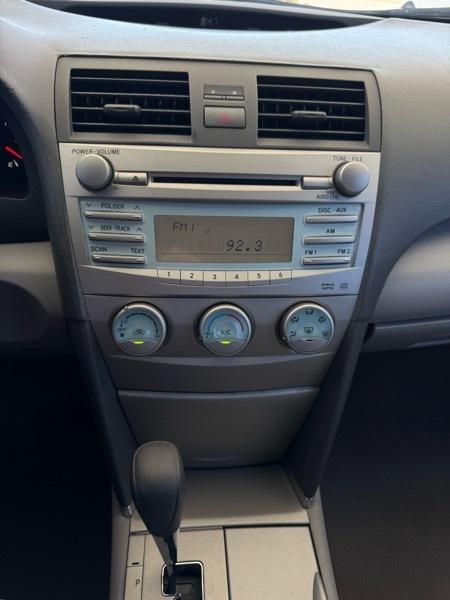 Toyota Camry 4dr Sdn I4 Auto LE (Natl) 2009