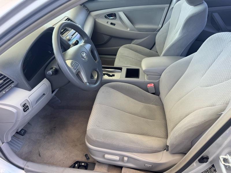 Toyota Camry 4dr Sdn I4 Auto LE (Natl) 2009