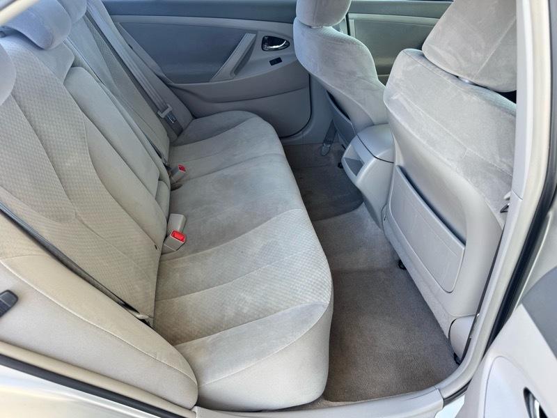 Toyota Camry 4dr Sdn I4 Auto LE (Natl) 2009