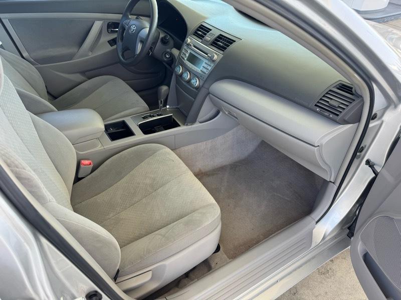 Toyota Camry 4dr Sdn I4 Auto LE (Natl) 2009