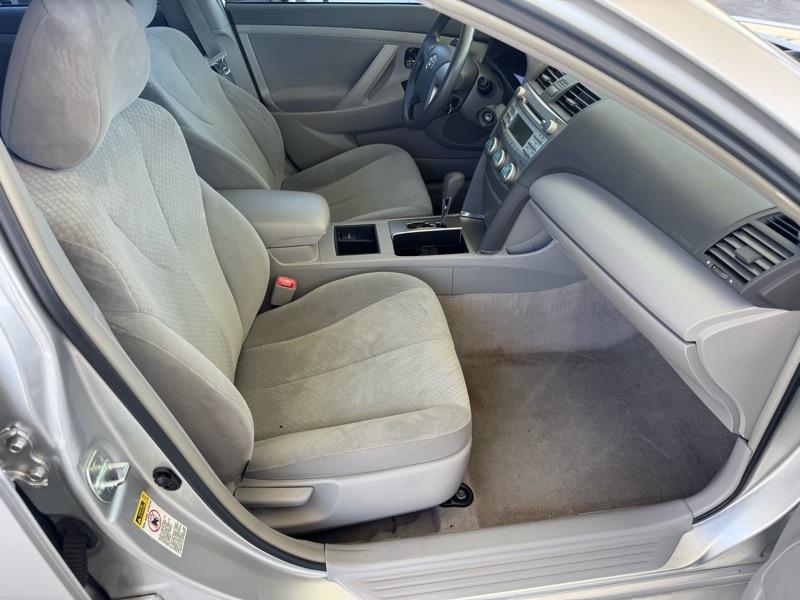 Toyota Camry 4dr Sdn I4 Auto LE (Natl) 2009